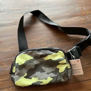NWT Lululemon Everywhere Beltbag Neon Camo